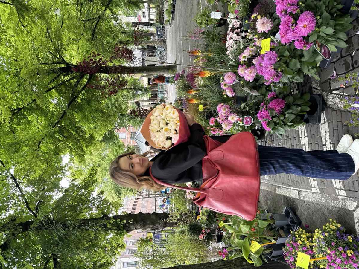Taylor holding a bouquet of white roses at a Dutch flower market